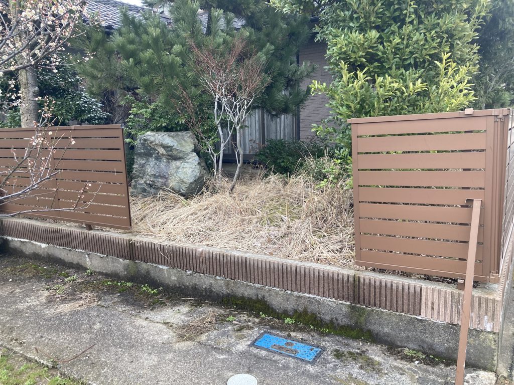 地震の影響で倒れてしまったフェンス補修工事【10212】