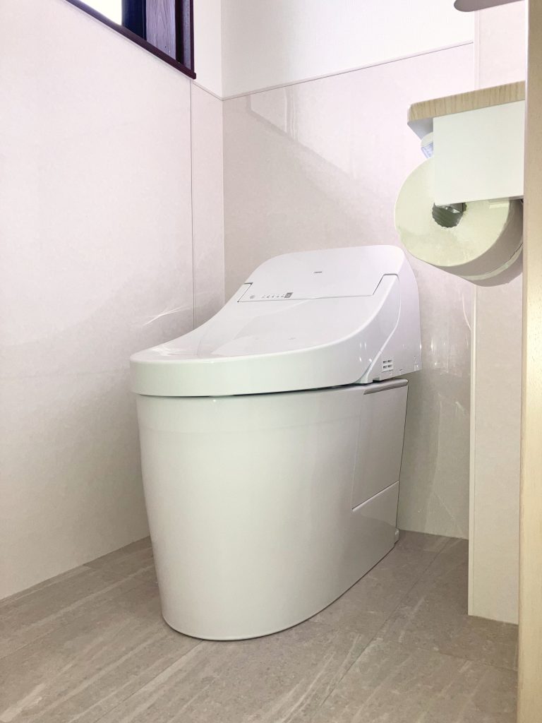 砺波市/お手入れのしやすさとトイレ内収納へのこだわり。どちらも叶えたトイレ改装工事【10226】