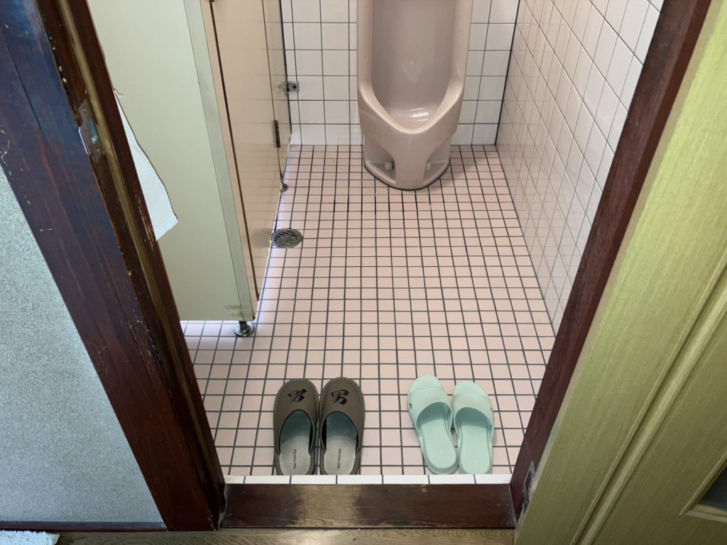 砺波市/お手入れのしやすさとトイレ内収納へのこだわり。どちらも叶えたトイレ改装工事【10226】